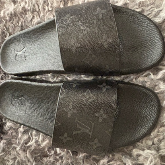 Louis Vuitton Waterfront Sandals - Picture 2 of 11